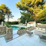 Mazet With Pool In Garrigue بيت للعطل نيم